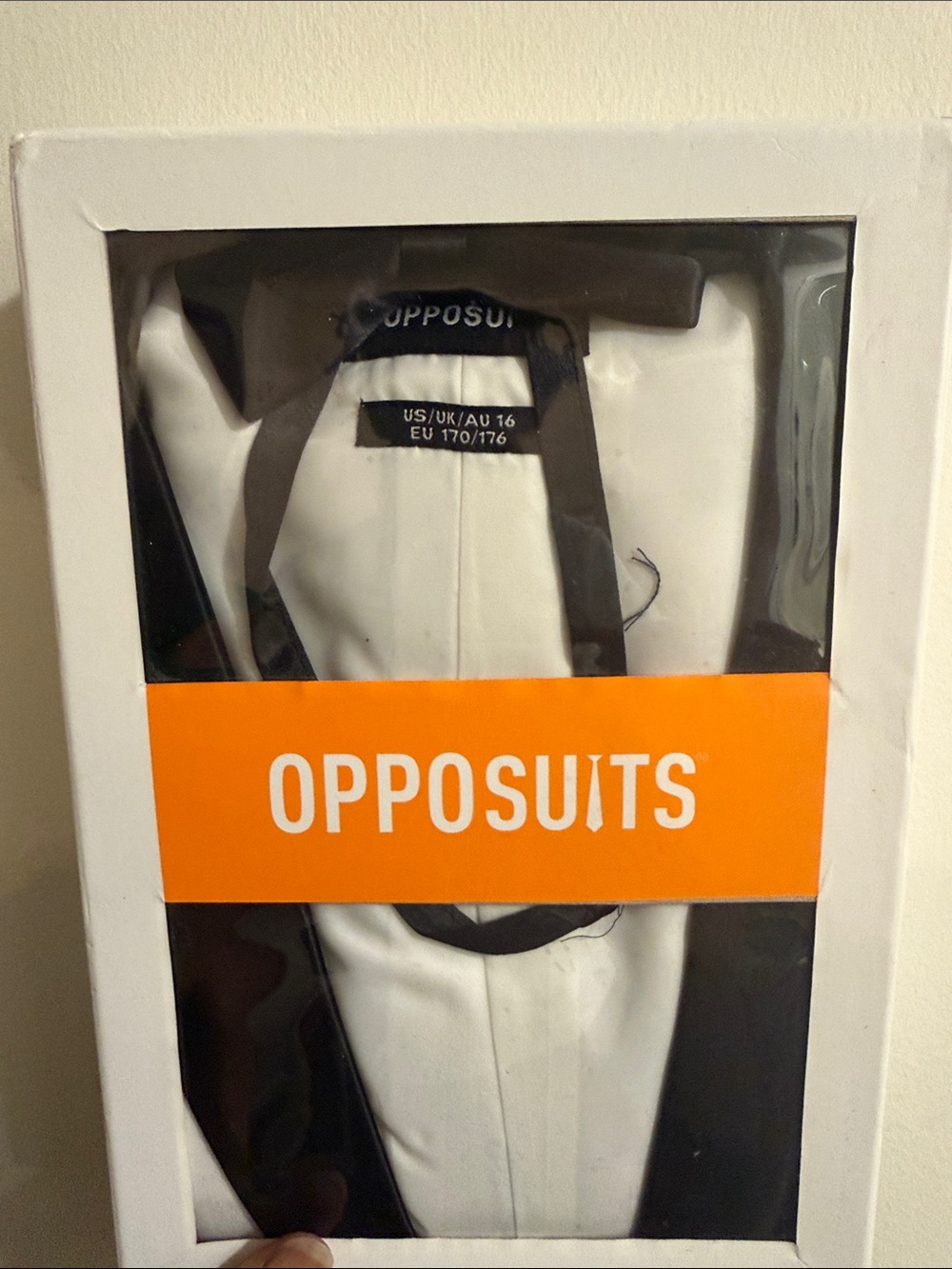 White Men's Two-Piece Suit with Tie